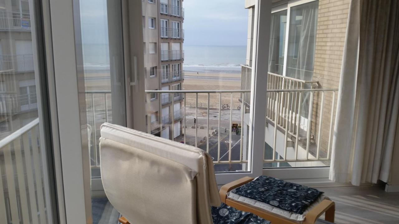 Zonnig En Gezellig Appartement Met Zijdelings Zeezicht En Zwembad In Koksijde Exterior photo