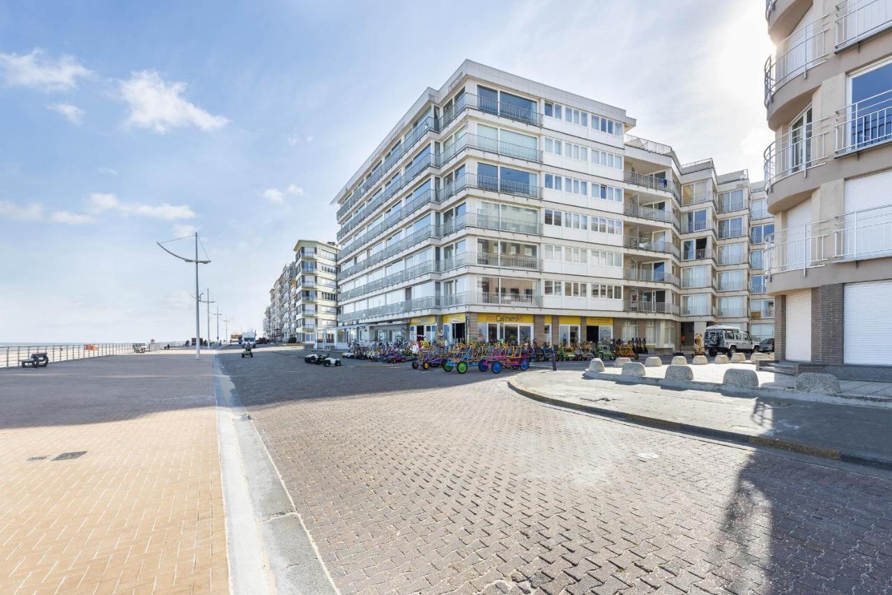 Zonnig En Gezellig Appartement Met Zijdelings Zeezicht En Zwembad In Koksijde Exterior photo