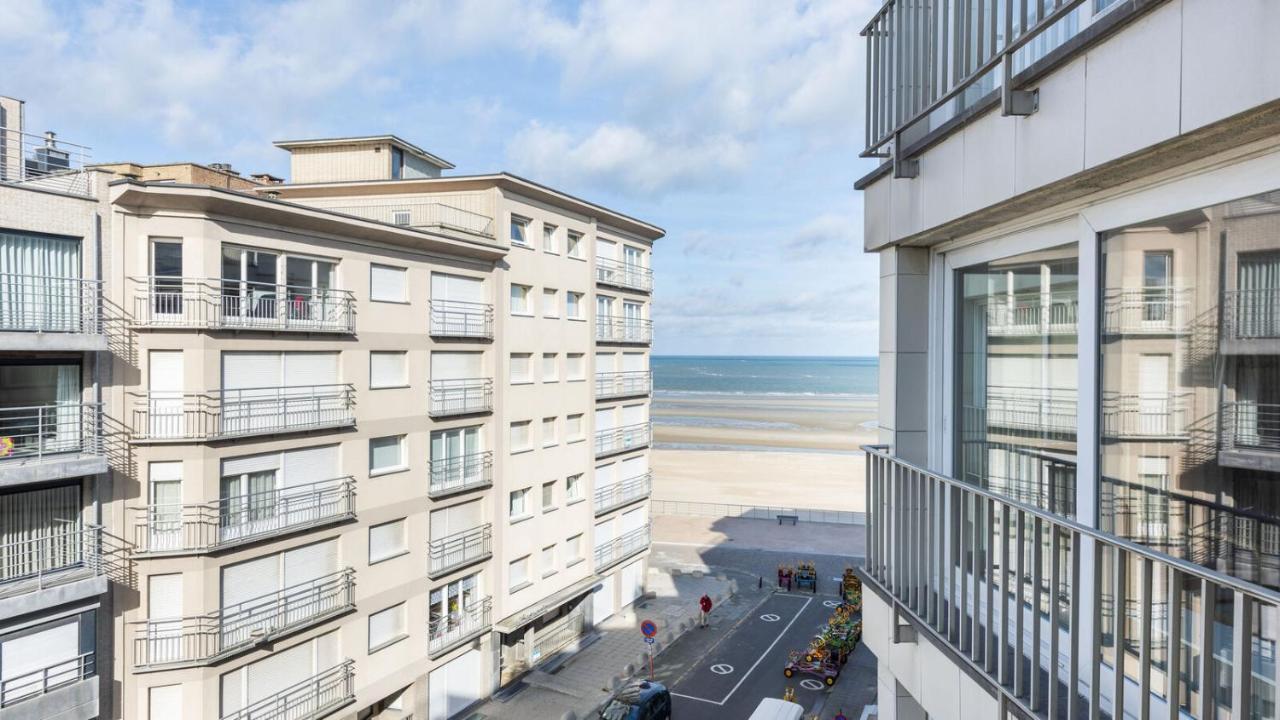 Zonnig En Gezellig Appartement Met Zijdelings Zeezicht En Zwembad In Koksijde Exterior photo